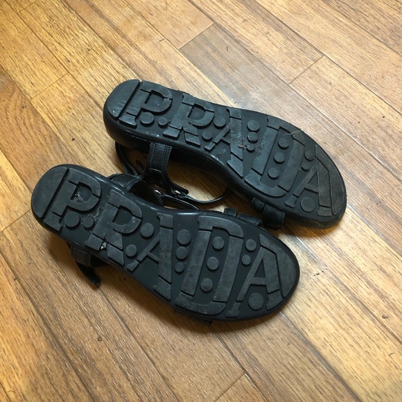 Prada - Picture 2 of 11